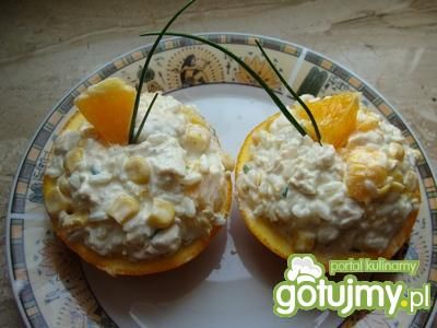 Sałatka z kurczakiem i pomarańczą. Sałatka z kurczakiem i pomarańczą.