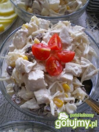 Sałatka z kurczakiem i rodzynkami