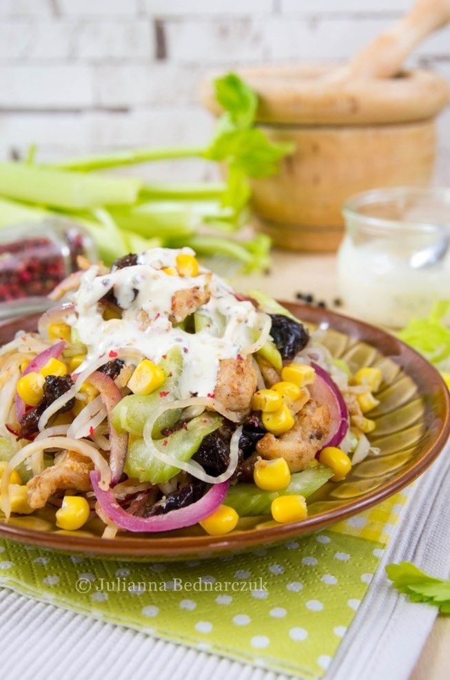 Sałatka z kurczakiem i selerem