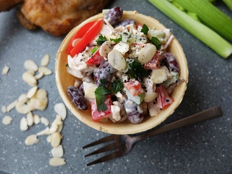 Sałatka z kurczakiem i selerem naciowym