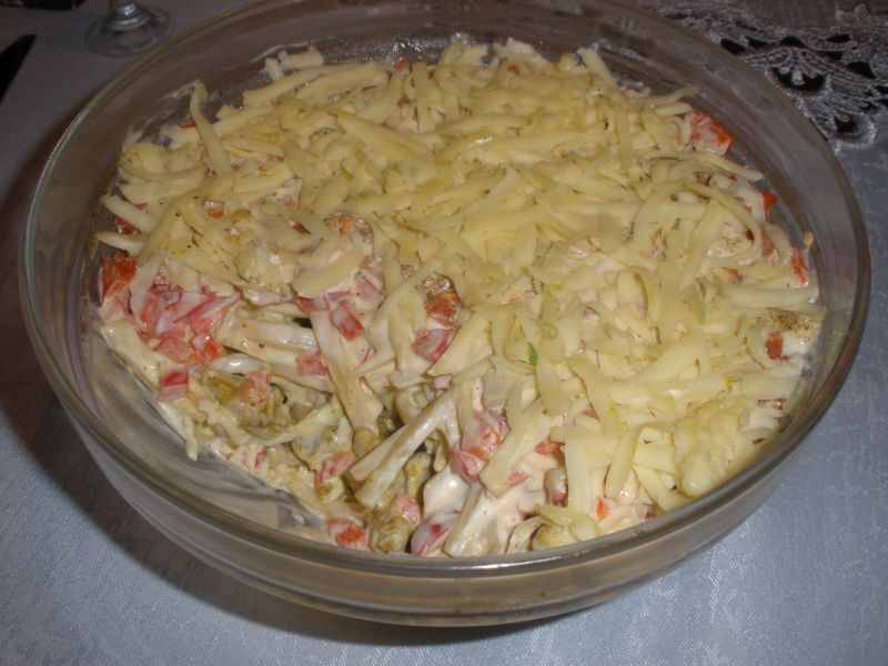 Sałatka z kurczakiem i serem  Sałatka z kurczakiem i serem