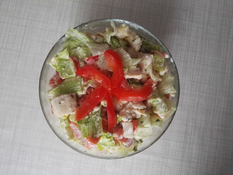 Sałatka z kurczakiem i serem pleśniowym Sałatka z kurczakiem i serem pleśniowym