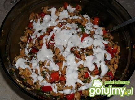 Sałatka z kurczakiem i słonecznikiem