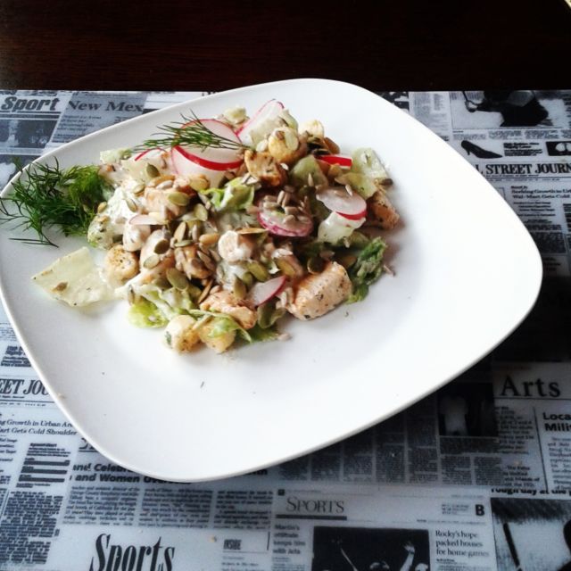 Sałatka z kurczakiem i słonecznikiem:):)