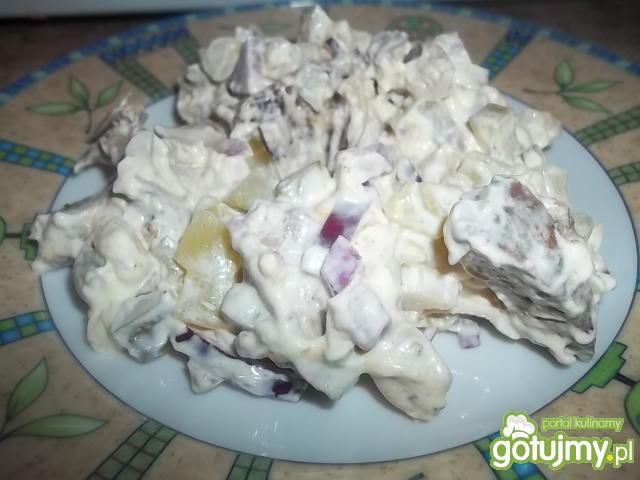 Sałatka z kurczakiem i wątróbką Sałatka z kurczakiem i wątróbką