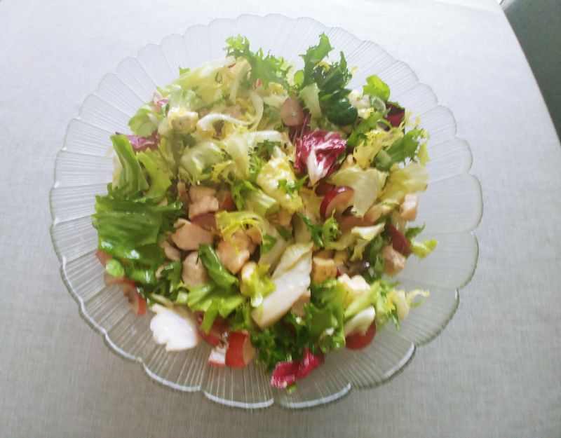 Sałatka z kurczakiem i winogronami