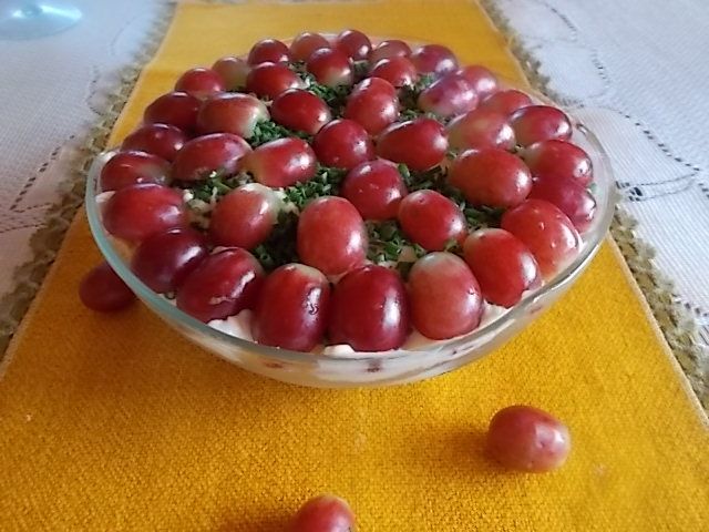 Sałatka z kurczakiem i winogronem