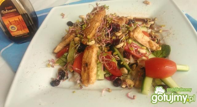 Sałatka z kurczakiem i żurawiną