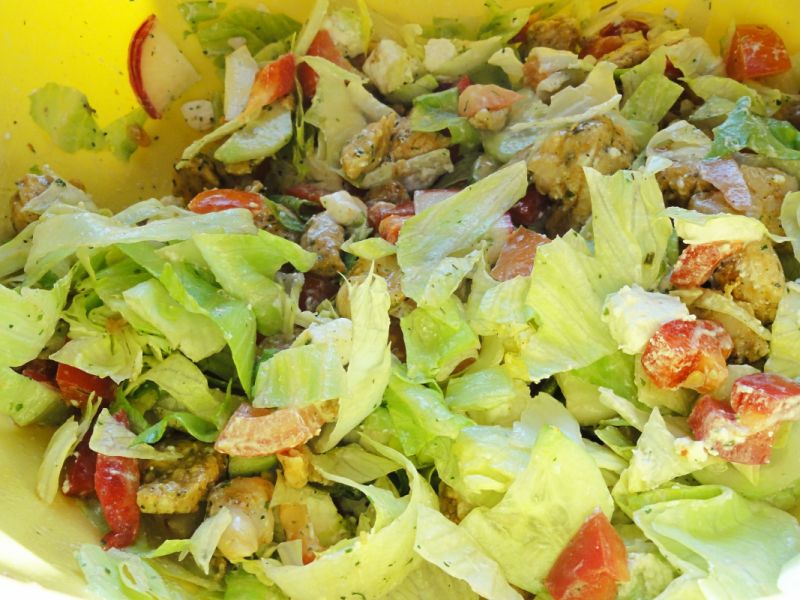 Sałatka z kurczakiem idealna do grilla