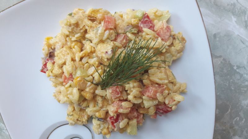 Sałatka z kurczakiem, makaronem i koperkiem Sałatka z kurczakiem, makaronem i koperkiem