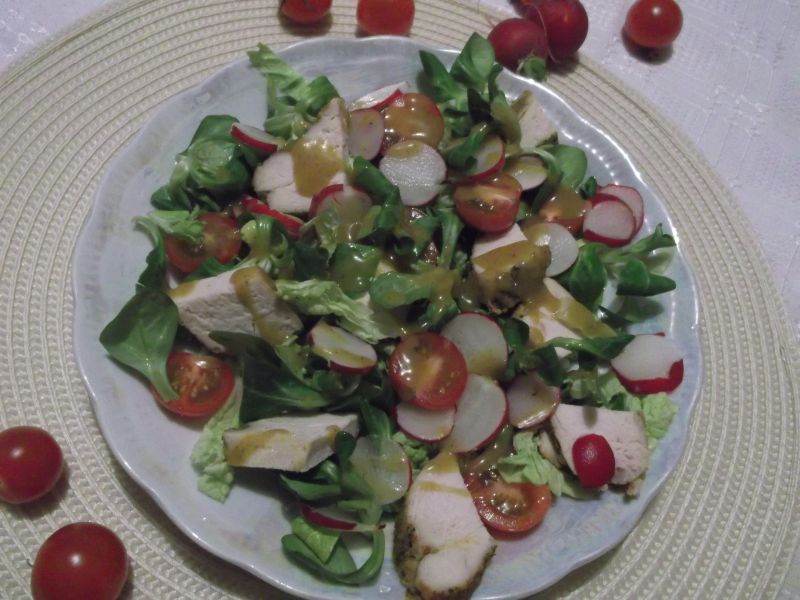 Sałatka z kurczakiem na roszponce Sałatka z kurczakiem na roszponce