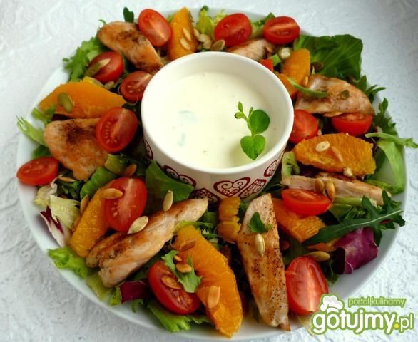 Sałatka z kurczakiem, pomarańczą i miętą