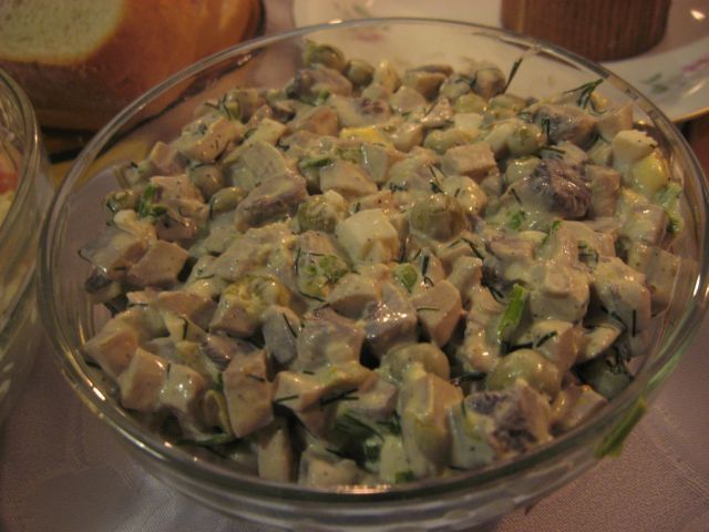 Sałatka z kurczakiem wędzonym