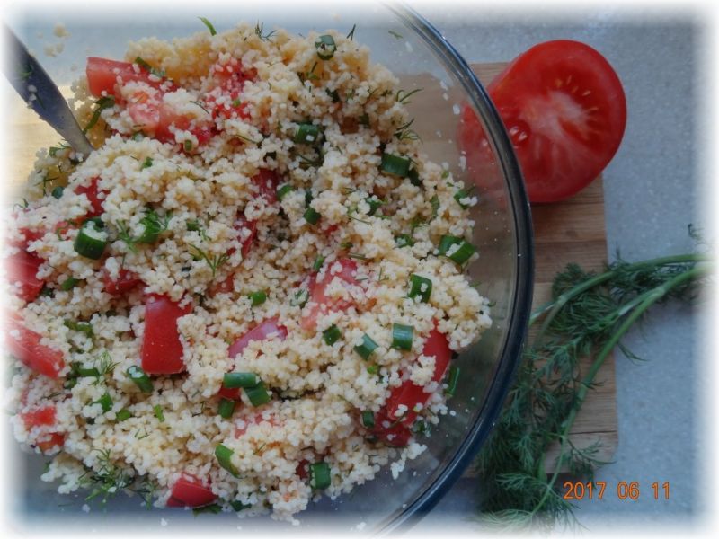 Sałatka z kuskus i pomidorów