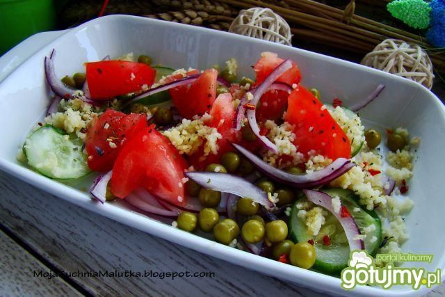 Sałatka z kuskusem i groszkiem 