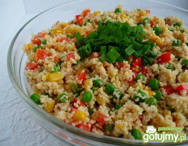 Sałatka z kuskusem i zielonym groszkiem