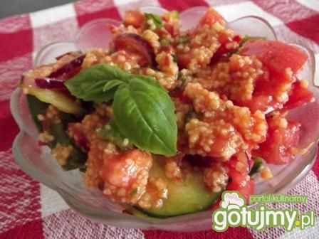 Sałatka z kuskusem, pomidorami i papryką