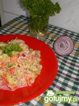Sałatka z kuskusem, pomidorem i ogórkiem Sałatka z kuskusem, pomidorem i ogórkiem