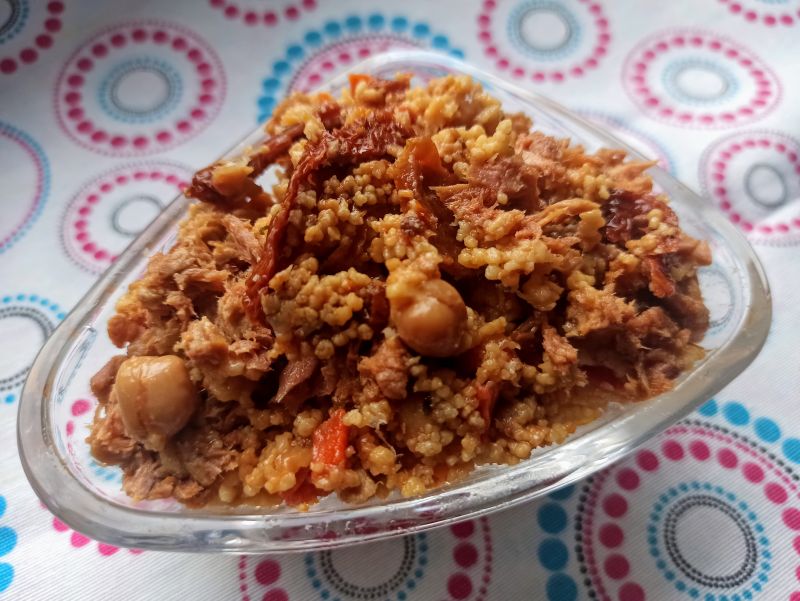 Sałatka z kuskusu z suszonymi pomidorami Sałatka z kuskusu z suszonymi pomidorami