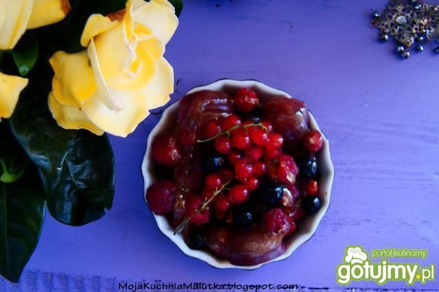 Sałatka z letnich owoców z miodem 