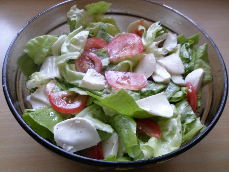 Sałatka z  liści mniszka