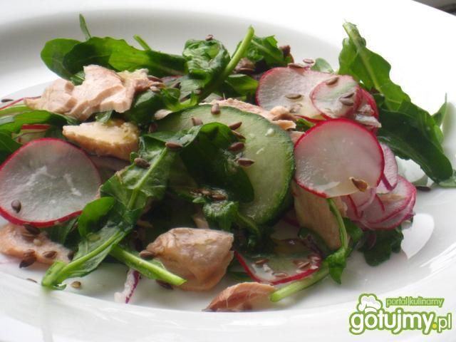 Salatka z lososiem Salatka z lososiem
