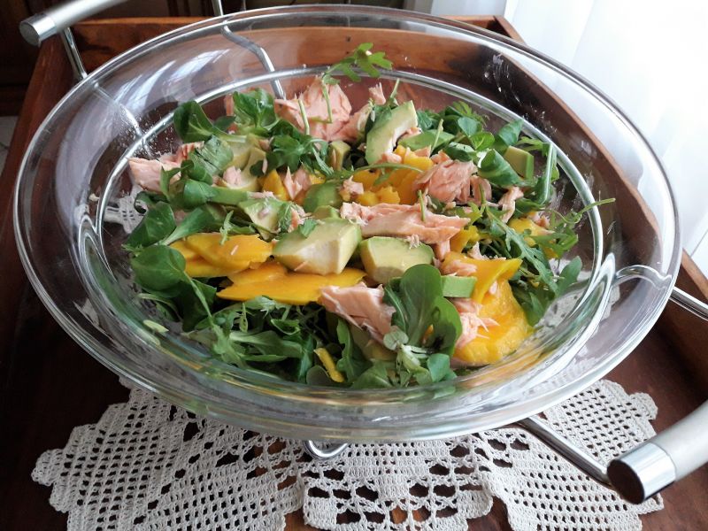 Sałatka z łososiem