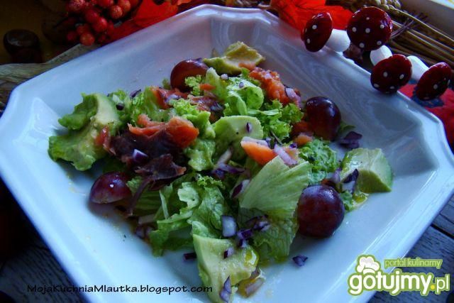 Sałatka z łososiem i awokado 