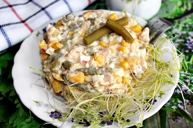 Sałatka z łososiem i fasolką szparagową w zalewie