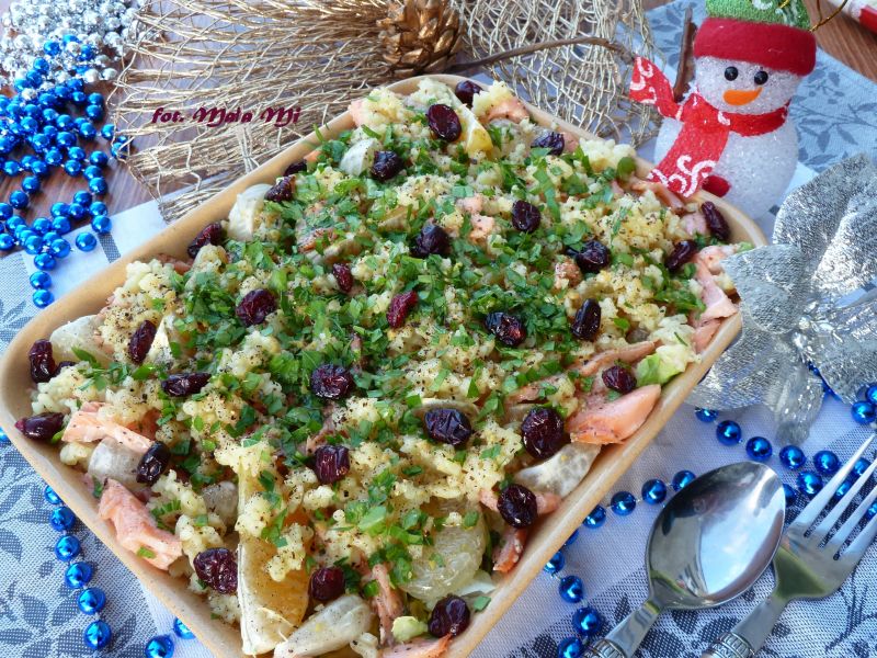 Sałatka z łososiem, zielonym grejfrutem, kolendrą Sałatka z łososiem, zielonym grejfrutem, kolendrą