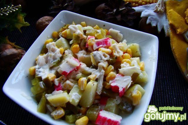 Sałatka z majonezem i surimi