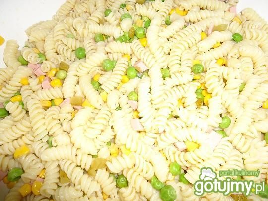 Salatka z makaronem  Salatka z makaronem