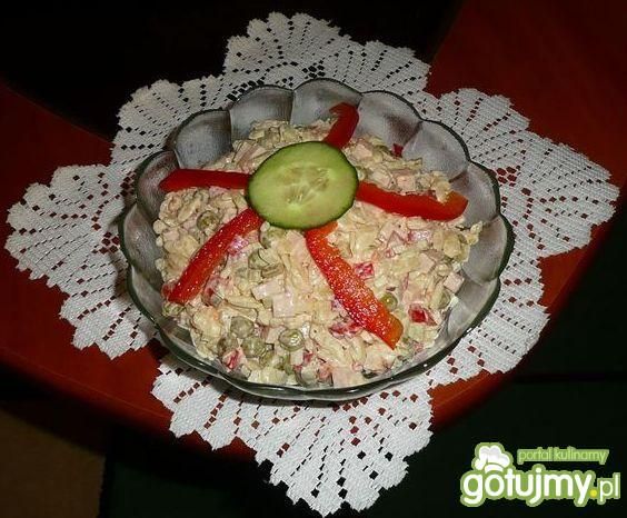 Sałatka z makaronem