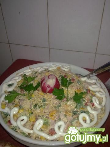 Sałatka z makaronem chińskim Sałatka z makaronem chińskim