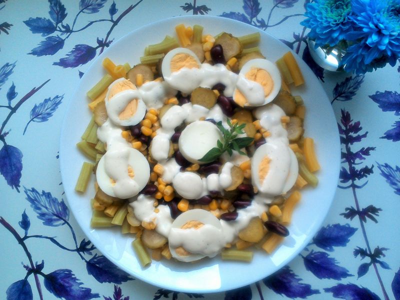 Sałatka z makaronem i jajem Sałatka z makaronem i jajem