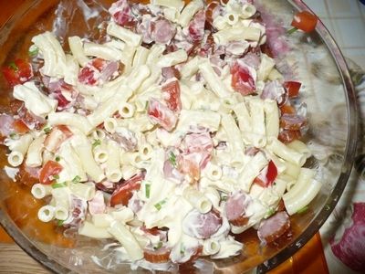 Sałatka z makaronem i kabanosem Sałatka z makaronem i kabanosem