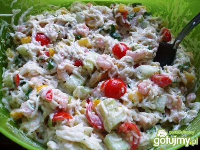 Sałatka z makaronem i krewetkami Sałatka z makaronem i krewetkami