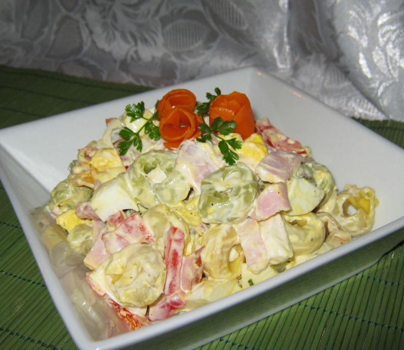 Sałatka z makaronem i papryką Sałatka z makaronem i papryką