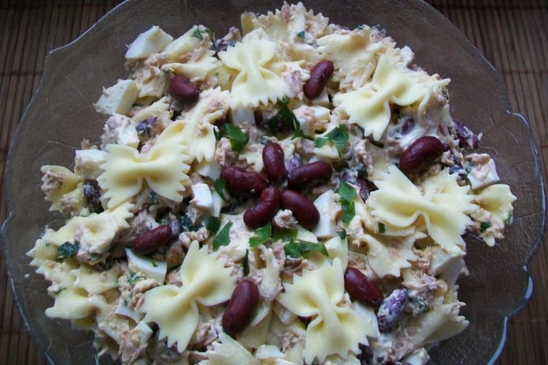 Sałatka z makaronem i tuńczykiem