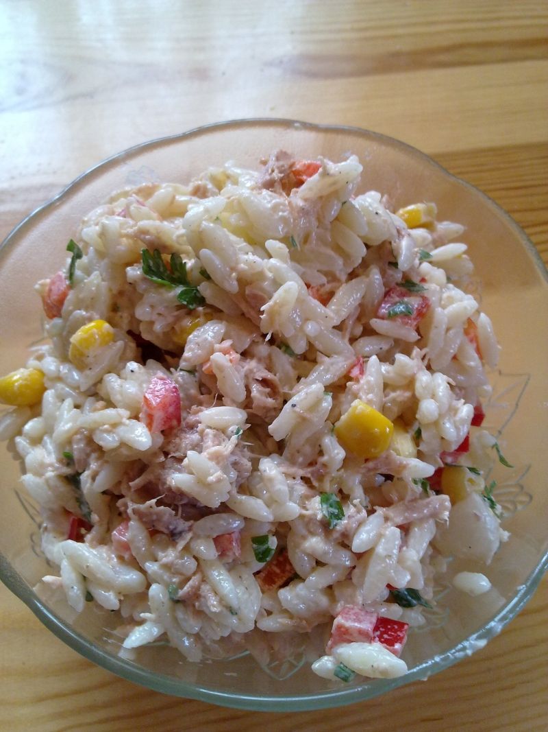 Sałatka z makaronem i tuńczykiem