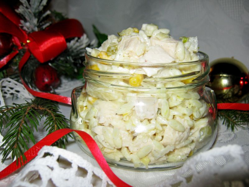 Sałatka z makaronem łezka