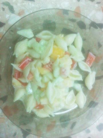 Sałatka z makaronem muszelki Sałatka z makaronem muszelki