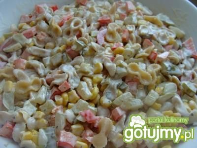 Sałatka z makaronem razowym