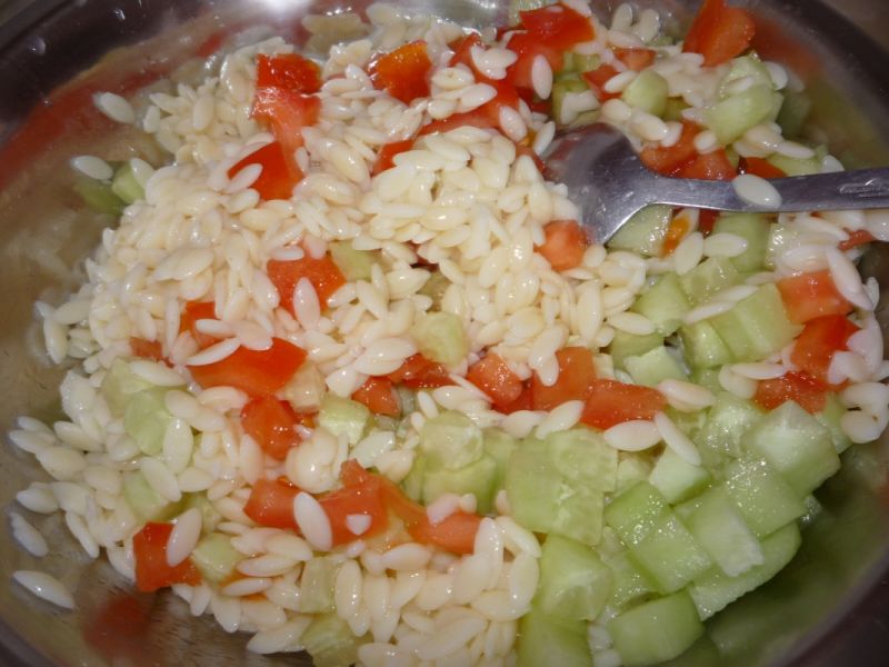 Sałatka z makaronem ryż II