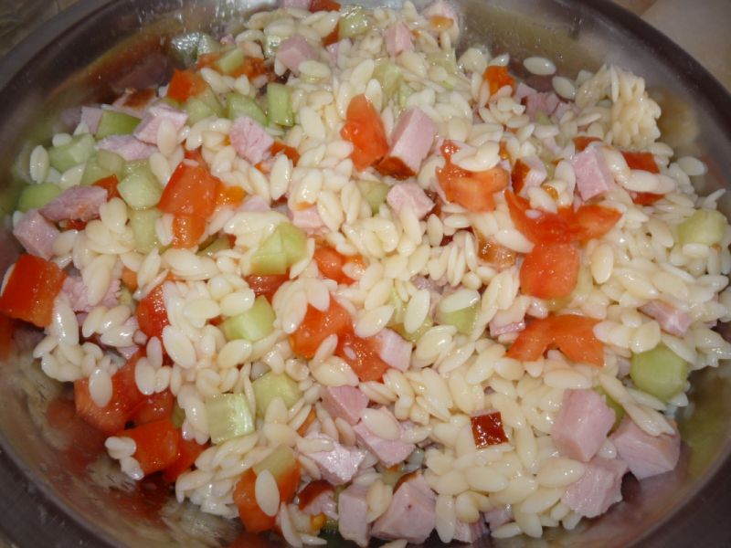 Sałatka z makaronem ryż II