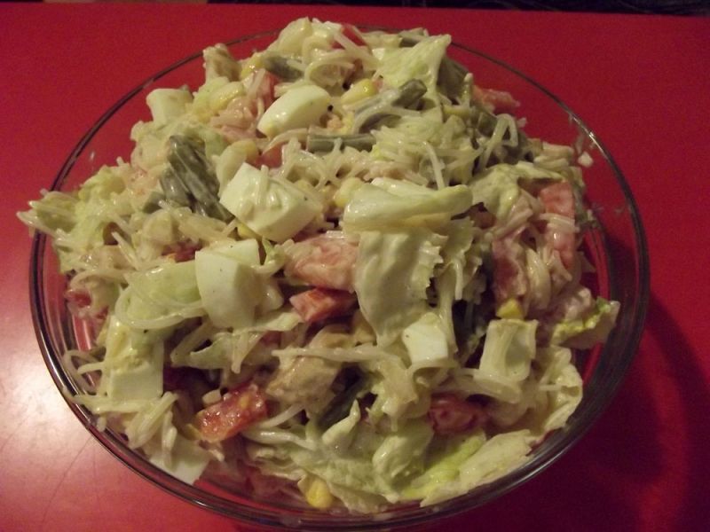 Sałatka z makaronem ryżowym Sałatka z makaronem ryżowym