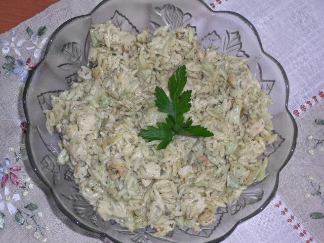 Sałatka z makaronem ryżowym Sałatka z makaronem ryżowym