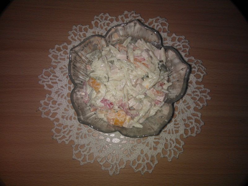 Sałatka z makaronem ryżowym