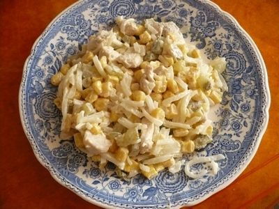 Sałatka z makaronem ryżowym i kurczakiem Sałatka z makaronem ryżowym i kurczakiem