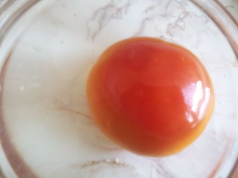Sałatka z makaronem rzodkiewką pomidorem i bazylią